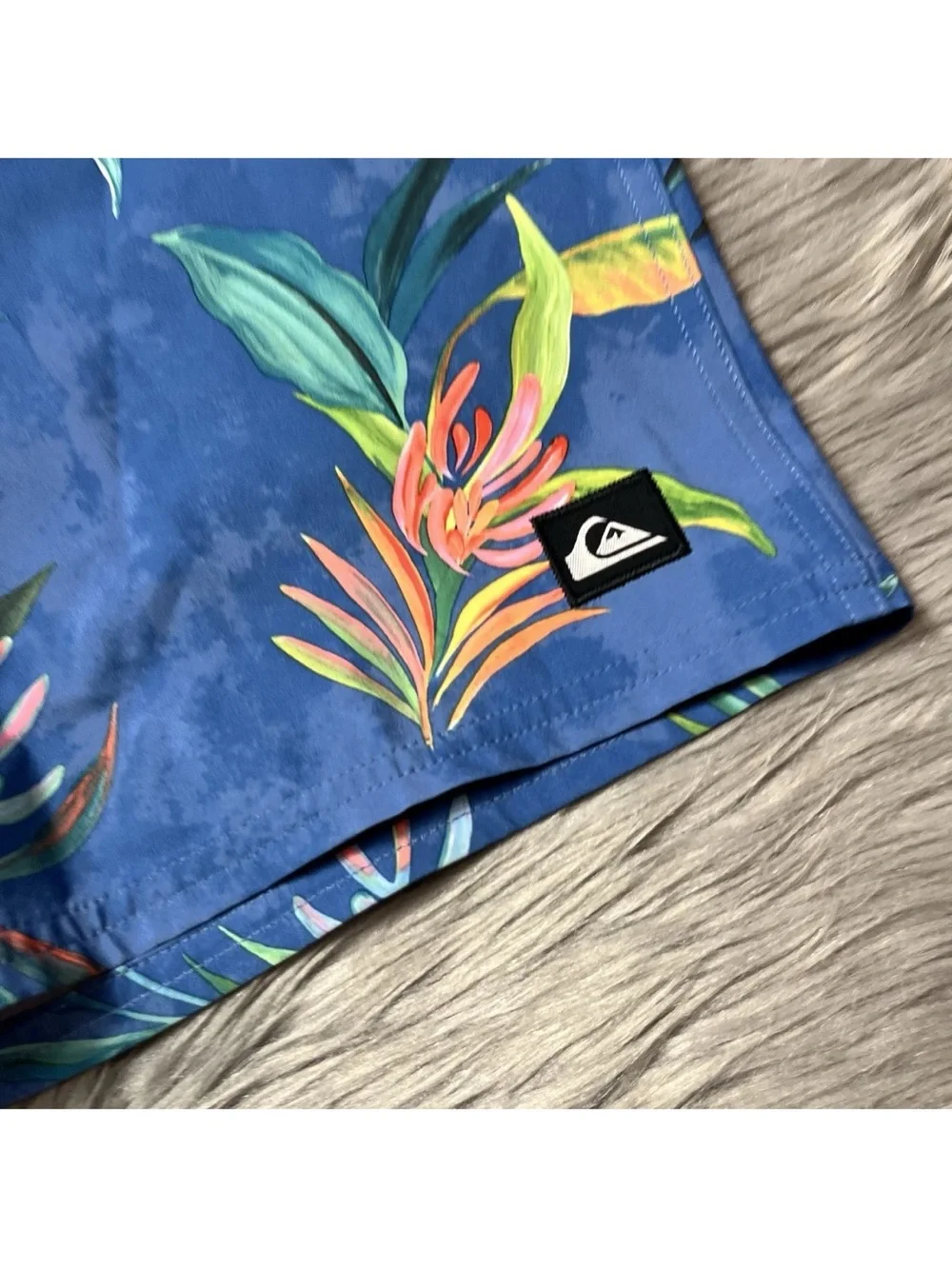 Quiksilver Men’s Blue Tropical Floral Board Shorts Size 32